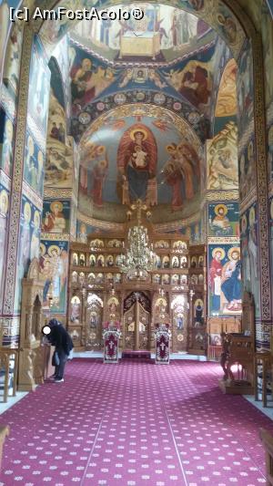 [P13] Biserica mare a mănăstirii Saon - imagine de ansamblu din interior.  » foto by Floryn81
 - 
<span class="allrVoted glyphicon glyphicon-heart hidden" id="av734168"></span>
<a class="m-l-10 hidden" id="sv734168" onclick="voting_Foto_DelVot(,734168,20230)" role="button">șterge vot <span class="glyphicon glyphicon-remove"></span></a>
<a id="v9734168" class=" c-red"  onclick="voting_Foto_SetVot(734168)" role="button"><span class="glyphicon glyphicon-heart-empty"></span> <b>LIKE</b> = Votează poza</a> <img class="hidden"  id="f734168W9" src="/imagini/loader.gif" border="0" /><span class="AjErrMes hidden" id="e734168ErM"></span>