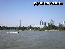 [P06] Viena - Turnul Dunarii vazut chiar de pe Dunare, in timpul croazierei cu vaporasul. » foto by presario
 - 
<span class="allrVoted glyphicon glyphicon-heart hidden" id="av69288"></span>
<a class="m-l-10 hidden" id="sv69288" onclick="voting_Foto_DelVot(,69288,20236)" role="button">șterge vot <span class="glyphicon glyphicon-remove"></span></a>
<a id="v969288" class=" c-red"  onclick="voting_Foto_SetVot(69288)" role="button"><span class="glyphicon glyphicon-heart-empty"></span> <b>LIKE</b> = Votează poza</a> <img class="hidden"  id="f69288W9" src="/imagini/loader.gif" border="0" /><span class="AjErrMes hidden" id="e69288ErM"></span>