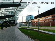 [P07] Vienna International Centre-pasarela iar in plan indepartat Turnul Dunarii » foto by dannek
 - 
<span class="allrVoted glyphicon glyphicon-heart hidden" id="av80672"></span>
<a class="m-l-10 hidden" id="sv80672" onclick="voting_Foto_DelVot(,80672,20236)" role="button">șterge vot <span class="glyphicon glyphicon-remove"></span></a>
<a id="v980672" class=" c-red"  onclick="voting_Foto_SetVot(80672)" role="button"><span class="glyphicon glyphicon-heart-empty"></span> <b>LIKE</b> = Votează poza</a> <img class="hidden"  id="f80672W9" src="/imagini/loader.gif" border="0" /><span class="AjErrMes hidden" id="e80672ErM"></span>