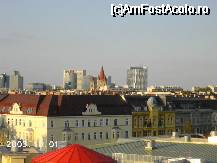 [P14] În faţa clădirilor din UNO City, se văd în culoarea maro, turlele bisericii Kirche zum Heiligen Franz von Assisi, din Mexikoplatz. Între această biserică şi Uno City curge Dunărea, pe două braţe între care se află lunga Donauinsel. » foto by Costi
 - 
<span class="allrVoted glyphicon glyphicon-heart hidden" id="av27976"></span>
<a class="m-l-10 hidden" id="sv27976" onclick="voting_Foto_DelVot(,27976,20236)" role="button">șterge vot <span class="glyphicon glyphicon-remove"></span></a>
<a id="v927976" class=" c-red"  onclick="voting_Foto_SetVot(27976)" role="button"><span class="glyphicon glyphicon-heart-empty"></span> <b>LIKE</b> = Votează poza</a> <img class="hidden"  id="f27976W9" src="/imagini/loader.gif" border="0" /><span class="AjErrMes hidden" id="e27976ErM"></span>