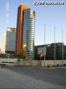 [P19] Andromeda Tower (104 m, 29 etaje, construit în 1998), din UNO City » foto by Costi
 - 
<span class="allrVoted glyphicon glyphicon-heart hidden" id="av27995"></span>
<a class="m-l-10 hidden" id="sv27995" onclick="voting_Foto_DelVot(,27995,20236)" role="button">șterge vot <span class="glyphicon glyphicon-remove"></span></a>
<a id="v927995" class=" c-red"  onclick="voting_Foto_SetVot(27995)" role="button"><span class="glyphicon glyphicon-heart-empty"></span> <b>LIKE</b> = Votează poza</a> <img class="hidden"  id="f27995W9" src="/imagini/loader.gif" border="0" /><span class="AjErrMes hidden" id="e27995ErM"></span>