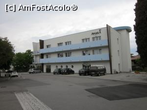 [P01] Meet Hostel văzut din stradă » foto by ariciu*
 - 
<span class="allrVoted glyphicon glyphicon-heart hidden" id="av735226"></span>
<a class="m-l-10 hidden" id="sv735226" onclick="voting_Foto_DelVot(,735226,20246)" role="button">șterge vot <span class="glyphicon glyphicon-remove"></span></a>
<a id="v9735226" class=" c-red"  onclick="voting_Foto_SetVot(735226)" role="button"><span class="glyphicon glyphicon-heart-empty"></span> <b>LIKE</b> = Votează poza</a> <img class="hidden"  id="f735226W9" src="/imagini/loader.gif" border="0" /><span class="AjErrMes hidden" id="e735226ErM"></span>