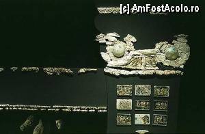 [P03] Diferite obiecte expuse in Muzeul din Vergina
<br />// sursa foto:  http://en. wikipedia. org/wiki/Verghina » foto by webmaster
 - 
<span class="allrVoted glyphicon glyphicon-heart hidden" id="av381329"></span>
<a class="m-l-10 hidden" id="sv381329" onclick="voting_Foto_DelVot(,381329,20252)" role="button">șterge vot <span class="glyphicon glyphicon-remove"></span></a>
<a id="v9381329" class=" c-red"  onclick="voting_Foto_SetVot(381329)" role="button"><span class="glyphicon glyphicon-heart-empty"></span> <b>LIKE</b> = Votează poza</a> <img class="hidden"  id="f381329W9" src="/imagini/loader.gif" border="0" /><span class="AjErrMes hidden" id="e381329ErM"></span>