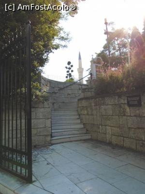[P18] Treptele ce urcă spre Bema Sfântului Pavel; în fundal, minaretul de la Moscheea Mendrese.  » foto by Carmen Ion
 - 
<span class="allrVoted glyphicon glyphicon-heart hidden" id="av1012589"></span>
<a class="m-l-10 hidden" id="sv1012589" onclick="voting_Foto_DelVot(,1012589,20252)" role="button">șterge vot <span class="glyphicon glyphicon-remove"></span></a>
<a id="v91012589" class=" c-red"  onclick="voting_Foto_SetVot(1012589)" role="button"><span class="glyphicon glyphicon-heart-empty"></span> <b>LIKE</b> = Votează poza</a> <img class="hidden"  id="f1012589W9" src="/imagini/loader.gif" border="0" /><span class="AjErrMes hidden" id="e1012589ErM"></span>
