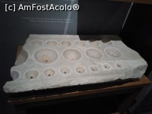 [P85] Muzeul Bizantin, etajul 2: lespede de marmură folosită drept măsurătoare pentru lichide » foto by Carmen Ion
 - 
<span class="allrVoted glyphicon glyphicon-heart hidden" id="av1012656"></span>
<a class="m-l-10 hidden" id="sv1012656" onclick="voting_Foto_DelVot(,1012656,20252)" role="button">șterge vot <span class="glyphicon glyphicon-remove"></span></a>
<a id="v91012656" class=" c-red"  onclick="voting_Foto_SetVot(1012656)" role="button"><span class="glyphicon glyphicon-heart-empty"></span> <b>LIKE</b> = Votează poza</a> <img class="hidden"  id="f1012656W9" src="/imagini/loader.gif" border="0" /><span class="AjErrMes hidden" id="e1012656ErM"></span>