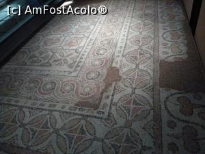 [P90] Muzeul Bizantin, etajul 2: fragment de podea mozaicată dintr-o clădire seculară de pe strada Kottouniou.  » foto by Carmen Ion
 - 
<span class="allrVoted glyphicon glyphicon-heart hidden" id="av1012661"></span>
<a class="m-l-10 hidden" id="sv1012661" onclick="voting_Foto_DelVot(,1012661,20252)" role="button">șterge vot <span class="glyphicon glyphicon-remove"></span></a>
<a id="v91012661" class=" c-red"  onclick="voting_Foto_SetVot(1012661)" role="button"><span class="glyphicon glyphicon-heart-empty"></span> <b>LIKE</b> = Votează poza</a> <img class="hidden"  id="f1012661W9" src="/imagini/loader.gif" border="0" /><span class="AjErrMes hidden" id="e1012661ErM"></span>