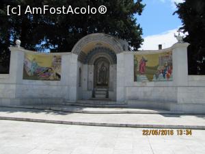 [P01] Monumentul în care sunt incluse treptele originale ale sinagogii.  » foto by elviramvio
 - 
<span class="allrVoted glyphicon glyphicon-heart hidden" id="av753791"></span>
<a class="m-l-10 hidden" id="sv753791" onclick="voting_Foto_DelVot(,753791,20252)" role="button">șterge vot <span class="glyphicon glyphicon-remove"></span></a>
<a id="v9753791" class=" c-red"  onclick="voting_Foto_SetVot(753791)" role="button"><span class="glyphicon glyphicon-heart-empty"></span> <b>LIKE</b> = Votează poza</a> <img class="hidden"  id="f753791W9" src="/imagini/loader.gif" border="0" /><span class="AjErrMes hidden" id="e753791ErM"></span>