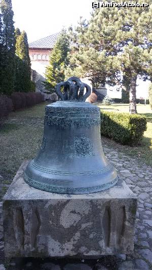 [P20] Clopotul nemontat, denumit şi 'Buciumul lui Duca Vodă' » foto by gettyy
 - 
<span class="allrVoted glyphicon glyphicon-heart hidden" id="av607302"></span>
<a class="m-l-10 hidden" id="sv607302" onclick="voting_Foto_DelVot(,607302,20256)" role="button">șterge vot <span class="glyphicon glyphicon-remove"></span></a>
<a id="v9607302" class=" c-red"  onclick="voting_Foto_SetVot(607302)" role="button"><span class="glyphicon glyphicon-heart-empty"></span> <b>LIKE</b> = Votează poza</a> <img class="hidden"  id="f607302W9" src="/imagini/loader.gif" border="0" /><span class="AjErrMes hidden" id="e607302ErM"></span>
