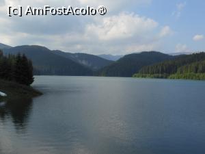 [P18] Transbucegi - Lacul Bolboci văzut de pe baraj. » foto by iulianic
 - 
<span class="allrVoted glyphicon glyphicon-heart hidden" id="av1437221"></span>
<a class="m-l-10 hidden" id="sv1437221" onclick="voting_Foto_DelVot(,1437221,20272)" role="button">șterge vot <span class="glyphicon glyphicon-remove"></span></a>
<a id="v91437221" class=" c-red"  onclick="voting_Foto_SetVot(1437221)" role="button"><span class="glyphicon glyphicon-heart-empty"></span> <b>LIKE</b> = Votează poza</a> <img class="hidden"  id="f1437221W9" src="/imagini/loader.gif" border="0" /><span class="AjErrMes hidden" id="e1437221ErM"></span>