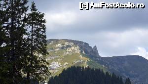 [P12] Pe așa-zisul TransBucegi, spre Piatra Arsă, Bolboci, Peștera - Vf. Tatarului (cred) văzut de la H. Peștera » foto by Dragoș_MD
 - 
<span class="allrVoted glyphicon glyphicon-heart hidden" id="av680761"></span>
<a class="m-l-10 hidden" id="sv680761" onclick="voting_Foto_DelVot(,680761,20272)" role="button">șterge vot <span class="glyphicon glyphicon-remove"></span></a>
<a id="v9680761" class=" c-red"  onclick="voting_Foto_SetVot(680761)" role="button"><span class="glyphicon glyphicon-heart-empty"></span> <b>LIKE</b> = Votează poza</a> <img class="hidden"  id="f680761W9" src="/imagini/loader.gif" border="0" /><span class="AjErrMes hidden" id="e680761ErM"></span>