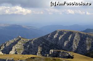 [P48] Pe așa-zisul TransBucegi, spre Piatra Arsă, Bolboci, Peștera - Monumentul Eroilor de pe Caraiman, văzut de pe Vf. Coștila » foto by Dragoș_MD
 - 
<span class="allrVoted glyphicon glyphicon-heart hidden" id="av680815"></span>
<a class="m-l-10 hidden" id="sv680815" onclick="voting_Foto_DelVot(,680815,20272)" role="button">șterge vot <span class="glyphicon glyphicon-remove"></span></a>
<a id="v9680815" class=" c-red"  onclick="voting_Foto_SetVot(680815)" role="button"><span class="glyphicon glyphicon-heart-empty"></span> <b>LIKE</b> = Votează poza</a> <img class="hidden"  id="f680815W9" src="/imagini/loader.gif" border="0" /><span class="AjErrMes hidden" id="e680815ErM"></span>