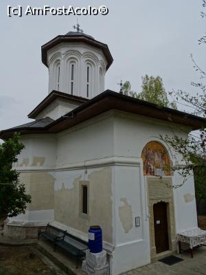 [P13] Biserica-bolniță (1700) - Brâncoveni.  » foto by tata123 🔱
 - 
<span class="allrVoted glyphicon glyphicon-heart hidden" id="av1115542"></span>
<a class="m-l-10 hidden" id="sv1115542" onclick="voting_Foto_DelVot(,1115542,20289)" role="button">șterge vot <span class="glyphicon glyphicon-remove"></span></a>
<a id="v91115542" class=" c-red"  onclick="voting_Foto_SetVot(1115542)" role="button"><span class="glyphicon glyphicon-heart-empty"></span> <b>LIKE</b> = Votează poza</a> <img class="hidden"  id="f1115542W9" src="/imagini/loader.gif" border="0" /><span class="AjErrMes hidden" id="e1115542ErM"></span>