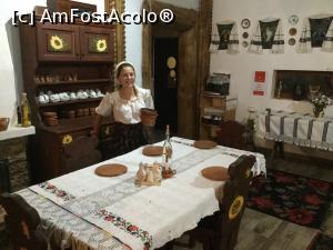 [P23] Casa Traditiilor, Ieud - Iar ea este Ioana, o frumoasa si desteapta liceana care in afara scolii isi ocupa timpul. Cu zambetul mereu pe buze nu ofta ca nu sta cu telefonul in mana.  » foto by mishu
 - 
<span class="allrVoted glyphicon glyphicon-heart hidden" id="av902419"></span>
<a class="m-l-10 hidden" id="sv902419" onclick="voting_Foto_DelVot(,902419,20293)" role="button">șterge vot <span class="glyphicon glyphicon-remove"></span></a>
<a id="v9902419" class=" c-red"  onclick="voting_Foto_SetVot(902419)" role="button"><span class="glyphicon glyphicon-heart-empty"></span> <b>LIKE</b> = Votează poza</a> <img class="hidden"  id="f902419W9" src="/imagini/loader.gif" border="0" /><span class="AjErrMes hidden" id="e902419ErM"></span>
