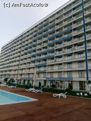 [P01] hotel - partea spre mare și piscine interioare » foto by Ohrana*
 - 
<span class="allrVoted glyphicon glyphicon-heart hidden" id="av1106238"></span>
<a class="m-l-10 hidden" id="sv1106238" onclick="voting_Foto_DelVot(,1106238,20304)" role="button">șterge vot <span class="glyphicon glyphicon-remove"></span></a>
<a id="v91106238" class=" c-red"  onclick="voting_Foto_SetVot(1106238)" role="button"><span class="glyphicon glyphicon-heart-empty"></span> <b>LIKE</b> = Votează poza</a> <img class="hidden"  id="f1106238W9" src="/imagini/loader.gif" border="0" /><span class="AjErrMes hidden" id="e1106238ErM"></span>