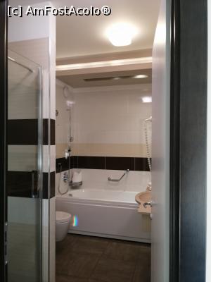 [P18] Cabina de dus imediat in stanga si cada in față » foto by MaraMura
 - 
<span class="allrVoted glyphicon glyphicon-heart hidden" id="av1285171"></span>
<a class="m-l-10 hidden" id="sv1285171" onclick="voting_Foto_DelVot(,1285171,20305)" role="button">șterge vot <span class="glyphicon glyphicon-remove"></span></a>
<a id="v91285171" class=" c-red"  onclick="voting_Foto_SetVot(1285171)" role="button"><span class="glyphicon glyphicon-heart-empty"></span> <b>LIKE</b> = Votează poza</a> <img class="hidden"  id="f1285171W9" src="/imagini/loader.gif" border="0" /><span class="AjErrMes hidden" id="e1285171ErM"></span>