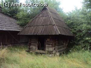 [P40] 40. În gospodăria ucraineană, cămara este o construcție separată.  » foto by msnd
 - 
<span class="allrVoted glyphicon glyphicon-heart hidden" id="av1020663"></span>
<a class="m-l-10 hidden" id="sv1020663" onclick="voting_Foto_DelVot(,1020663,20342)" role="button">șterge vot <span class="glyphicon glyphicon-remove"></span></a>
<a id="v91020663" class=" c-red"  onclick="voting_Foto_SetVot(1020663)" role="button"><span class="glyphicon glyphicon-heart-empty"></span> <b>LIKE</b> = Votează poza</a> <img class="hidden"  id="f1020663W9" src="/imagini/loader.gif" border="0" /><span class="AjErrMes hidden" id="e1020663ErM"></span>