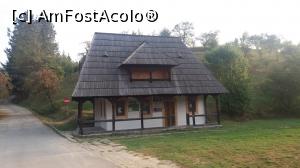 [P02] Muzeul satului Maramureșean - casa de bilete » foto by costy69*
 - 
<span class="allrVoted glyphicon glyphicon-heart hidden" id="av818341"></span>
<a class="m-l-10 hidden" id="sv818341" onclick="voting_Foto_DelVot(,818341,20342)" role="button">șterge vot <span class="glyphicon glyphicon-remove"></span></a>
<a id="v9818341" class=" c-red"  onclick="voting_Foto_SetVot(818341)" role="button"><span class="glyphicon glyphicon-heart-empty"></span> <b>LIKE</b> = Votează poza</a> <img class="hidden"  id="f818341W9" src="/imagini/loader.gif" border="0" /><span class="AjErrMes hidden" id="e818341ErM"></span>