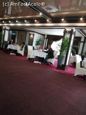 [P05] Interiorul restaurantului. » foto by nelu73
 - 
<span class="allrVoted glyphicon glyphicon-heart hidden" id="av1252320"></span>
<a class="m-l-10 hidden" id="sv1252320" onclick="voting_Foto_DelVot(,1252320,20347)" role="button">șterge vot <span class="glyphicon glyphicon-remove"></span></a>
<a id="v91252320" class=" c-red"  onclick="voting_Foto_SetVot(1252320)" role="button"><span class="glyphicon glyphicon-heart-empty"></span> <b>LIKE</b> = Votează poza</a> <img class="hidden"  id="f1252320W9" src="/imagini/loader.gif" border="0" /><span class="AjErrMes hidden" id="e1252320ErM"></span>