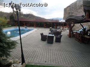 [P04] O parte din terasă și piscina. » foto by Safta Radu
 - 
<span class="allrVoted glyphicon glyphicon-heart hidden" id="av1223622"></span>
<a class="m-l-10 hidden" id="sv1223622" onclick="voting_Foto_DelVot(,1223622,20347)" role="button">șterge vot <span class="glyphicon glyphicon-remove"></span></a>
<a id="v91223622" class=" c-red"  onclick="voting_Foto_SetVot(1223622)" role="button"><span class="glyphicon glyphicon-heart-empty"></span> <b>LIKE</b> = Votează poza</a> <img class="hidden"  id="f1223622W9" src="/imagini/loader.gif" border="0" /><span class="AjErrMes hidden" id="e1223622ErM"></span>