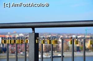 [P20] Cetatea Petrovaradin - lacătele dragostei » foto by Dragoș_MD
 - 
<span class="allrVoted glyphicon glyphicon-heart hidden" id="av1134667"></span>
<a class="m-l-10 hidden" id="sv1134667" onclick="voting_Foto_DelVot(,1134667,20351)" role="button">șterge vot <span class="glyphicon glyphicon-remove"></span></a>
<a id="v91134667" class=" c-red"  onclick="voting_Foto_SetVot(1134667)" role="button"><span class="glyphicon glyphicon-heart-empty"></span> <b>LIKE</b> = Votează poza</a> <img class="hidden"  id="f1134667W9" src="/imagini/loader.gif" border="0" /><span class="AjErrMes hidden" id="e1134667ErM"></span>
