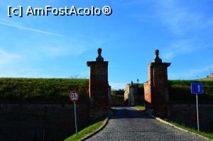 [P07] Cetatea Petrovaradin - poarta Molinari » foto by Dragoș_MD
 - 
<span class="allrVoted glyphicon glyphicon-heart hidden" id="av1134654"></span>
<a class="m-l-10 hidden" id="sv1134654" onclick="voting_Foto_DelVot(,1134654,20351)" role="button">șterge vot <span class="glyphicon glyphicon-remove"></span></a>
<a id="v91134654" class=" c-red"  onclick="voting_Foto_SetVot(1134654)" role="button"><span class="glyphicon glyphicon-heart-empty"></span> <b>LIKE</b> = Votează poza</a> <img class="hidden"  id="f1134654W9" src="/imagini/loader.gif" border="0" /><span class="AjErrMes hidden" id="e1134654ErM"></span>