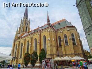 [P12] Novi Sad: Catedrala (Novosadska Katedrala) din Piața libertății (Trg. Slobode) - vedere dinspre Zmaj Jovina » foto by mariana.olaru
 - 
<span class="allrVoted glyphicon glyphicon-heart hidden" id="av842481"></span>
<a class="m-l-10 hidden" id="sv842481" onclick="voting_Foto_DelVot(,842481,20351)" role="button">șterge vot <span class="glyphicon glyphicon-remove"></span></a>
<a id="v9842481" class=" c-red"  onclick="voting_Foto_SetVot(842481)" role="button"><span class="glyphicon glyphicon-heart-empty"></span> <b>LIKE</b> = Votează poza</a> <img class="hidden"  id="f842481W9" src="/imagini/loader.gif" border="0" /><span class="AjErrMes hidden" id="e842481ErM"></span>