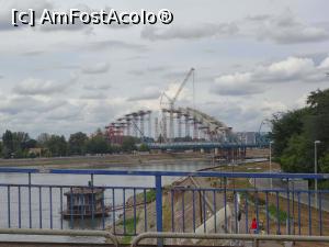 [P04] Novi Sad: Podul Zezelj, aflat încă în construcție, așa cum se vedea de pe Podul Varadinski » foto by mariana.olaru
 - 
<span class="allrVoted glyphicon glyphicon-heart hidden" id="av842473"></span>
<a class="m-l-10 hidden" id="sv842473" onclick="voting_Foto_DelVot(,842473,20351)" role="button">șterge vot <span class="glyphicon glyphicon-remove"></span></a>
<a id="v9842473" class=" c-red"  onclick="voting_Foto_SetVot(842473)" role="button"><span class="glyphicon glyphicon-heart-empty"></span> <b>LIKE</b> = Votează poza</a> <img class="hidden"  id="f842473W9" src="/imagini/loader.gif" border="0" /><span class="AjErrMes hidden" id="e842473ErM"></span>