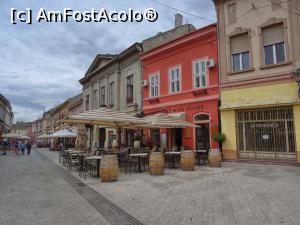 [P48] Novi Sad pe Dunavska ulitza: restaurantul cu terasă stradală ”Bouquet Wine House”, unde am mancat și noi » foto by mariana.olaru
 - 
<span class="allrVoted glyphicon glyphicon-heart hidden" id="av842554"></span>
<a class="m-l-10 hidden" id="sv842554" onclick="voting_Foto_DelVot(,842554,20351)" role="button">șterge vot <span class="glyphicon glyphicon-remove"></span></a>
<a id="v9842554" class=" c-red"  onclick="voting_Foto_SetVot(842554)" role="button"><span class="glyphicon glyphicon-heart-empty"></span> <b>LIKE</b> = Votează poza</a> <img class="hidden"  id="f842554W9" src="/imagini/loader.gif" border="0" /><span class="AjErrMes hidden" id="e842554ErM"></span>