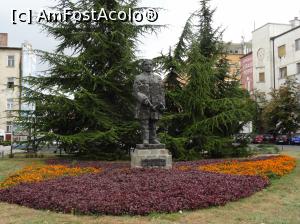 [P07] Novi Sad: statuia de bronz a lui Mihail Pupin din scuarul aflat la intersecția Bd. Mihail Pupin cu strada Modene » foto by mariana.olaru
 - 
<span class="allrVoted glyphicon glyphicon-heart hidden" id="av842476"></span>
<a class="m-l-10 hidden" id="sv842476" onclick="voting_Foto_DelVot(,842476,20351)" role="button">șterge vot <span class="glyphicon glyphicon-remove"></span></a>
<a id="v9842476" class=" c-red"  onclick="voting_Foto_SetVot(842476)" role="button"><span class="glyphicon glyphicon-heart-empty"></span> <b>LIKE</b> = Votează poza</a> <img class="hidden"  id="f842476W9" src="/imagini/loader.gif" border="0" /><span class="AjErrMes hidden" id="e842476ErM"></span>