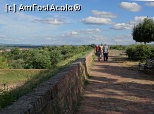 [P30] Cetatea Petrovaradin: pe aleea ce mărginește zidul de incintă superior » foto by mariana.olaru
 - 
<span class="allrVoted glyphicon glyphicon-heart hidden" id="av878416"></span>
<a class="m-l-10 hidden" id="sv878416" onclick="voting_Foto_DelVot(,878416,20351)" role="button">șterge vot <span class="glyphicon glyphicon-remove"></span></a>
<a id="v9878416" class=" c-red"  onclick="voting_Foto_SetVot(878416)" role="button"><span class="glyphicon glyphicon-heart-empty"></span> <b>LIKE</b> = Votează poza</a> <img class="hidden"  id="f878416W9" src="/imagini/loader.gif" border="0" /><span class="AjErrMes hidden" id="e878416ErM"></span>