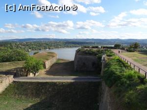 [P37] Cetatea Petrovaradin: vedere spre Fruška Gora » foto by mariana.olaru
 - 
<span class="allrVoted glyphicon glyphicon-heart hidden" id="av878433"></span>
<a class="m-l-10 hidden" id="sv878433" onclick="voting_Foto_DelVot(,878433,20351)" role="button">șterge vot <span class="glyphicon glyphicon-remove"></span></a>
<a id="v9878433" class=" c-red"  onclick="voting_Foto_SetVot(878433)" role="button"><span class="glyphicon glyphicon-heart-empty"></span> <b>LIKE</b> = Votează poza</a> <img class="hidden"  id="f878433W9" src="/imagini/loader.gif" border="0" /><span class="AjErrMes hidden" id="e878433ErM"></span>