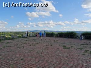 [P41] Cetatea Petrovaradin: vedere spre Fruška Gora de pe platoul neîngrijit » foto by mariana.olaru
 - 
<span class="allrVoted glyphicon glyphicon-heart hidden" id="av878437"></span>
<a class="m-l-10 hidden" id="sv878437" onclick="voting_Foto_DelVot(,878437,20351)" role="button">șterge vot <span class="glyphicon glyphicon-remove"></span></a>
<a id="v9878437" class=" c-red"  onclick="voting_Foto_SetVot(878437)" role="button"><span class="glyphicon glyphicon-heart-empty"></span> <b>LIKE</b> = Votează poza</a> <img class="hidden"  id="f878437W9" src="/imagini/loader.gif" border="0" /><span class="AjErrMes hidden" id="e878437ErM"></span>