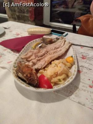 [P10] Restaurantul Dunav (Sremski Karlovci) - bibanul și salata de cartofi » foto by Dragoș_MD
 - 
<span class="allrVoted glyphicon glyphicon-heart hidden" id="av1137170"></span>
<a class="m-l-10 hidden" id="sv1137170" onclick="voting_Foto_DelVot(,1137170,20355)" role="button">șterge vot <span class="glyphicon glyphicon-remove"></span></a>
<a id="v91137170" class=" c-red"  onclick="voting_Foto_SetVot(1137170)" role="button"><span class="glyphicon glyphicon-heart-empty"></span> <b>LIKE</b> = Votează poza</a> <img class="hidden"  id="f1137170W9" src="/imagini/loader.gif" border="0" /><span class="AjErrMes hidden" id="e1137170ErM"></span>