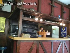 [P05] Restaurant Burgschenke - el este tanarul care m-a servit » foto by mishu
 - 
<span class="allrVoted glyphicon glyphicon-heart hidden" id="av1174189"></span>
<a class="m-l-10 hidden" id="sv1174189" onclick="voting_Foto_DelVot(,1174189,20393)" role="button">șterge vot <span class="glyphicon glyphicon-remove"></span></a>
<a id="v91174189" class=" c-red"  onclick="voting_Foto_SetVot(1174189)" role="button"><span class="glyphicon glyphicon-heart-empty"></span> <b>LIKE</b> = Votează poza</a> <img class="hidden"  id="f1174189W9" src="/imagini/loader.gif" border="0" /><span class="AjErrMes hidden" id="e1174189ErM"></span>