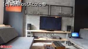 [P11] Aceasta este zona de socializare, a încăperii în care se mai află recepția și bucătăria.  » foto by Costi
 - 
<span class="allrVoted glyphicon glyphicon-heart hidden" id="av749670"></span>
<a class="m-l-10 hidden" id="sv749670" onclick="voting_Foto_DelVot(,749670,20401)" role="button">șterge vot <span class="glyphicon glyphicon-remove"></span></a>
<a id="v9749670" class=" c-red"  onclick="voting_Foto_SetVot(749670)" role="button"><span class="glyphicon glyphicon-heart-empty"></span> <b>LIKE</b> = Votează poza</a> <img class="hidden"  id="f749670W9" src="/imagini/loader.gif" border="0" /><span class="AjErrMes hidden" id="e749670ErM"></span>