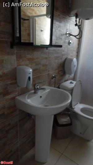 [P20] O altă imagine din baie. Săpunul era la dozator.  » foto by Costi
 - 
<span class="allrVoted glyphicon glyphicon-heart hidden" id="av749679"></span>
<a class="m-l-10 hidden" id="sv749679" onclick="voting_Foto_DelVot(,749679,20401)" role="button">șterge vot <span class="glyphicon glyphicon-remove"></span></a>
<a id="v9749679" class=" c-red"  onclick="voting_Foto_SetVot(749679)" role="button"><span class="glyphicon glyphicon-heart-empty"></span> <b>LIKE</b> = Votează poza</a> <img class="hidden"  id="f749679W9" src="/imagini/loader.gif" border="0" /><span class="AjErrMes hidden" id="e749679ErM"></span>