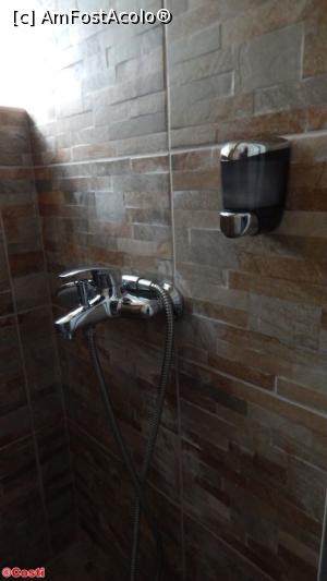 [P21] Și gelul de duș era tot la dozator.  » foto by Costi
 - 
<span class="allrVoted glyphicon glyphicon-heart hidden" id="av749680"></span>
<a class="m-l-10 hidden" id="sv749680" onclick="voting_Foto_DelVot(,749680,20401)" role="button">șterge vot <span class="glyphicon glyphicon-remove"></span></a>
<a id="v9749680" class=" c-red"  onclick="voting_Foto_SetVot(749680)" role="button"><span class="glyphicon glyphicon-heart-empty"></span> <b>LIKE</b> = Votează poza</a> <img class="hidden"  id="f749680W9" src="/imagini/loader.gif" border="0" /><span class="AjErrMes hidden" id="e749680ErM"></span>