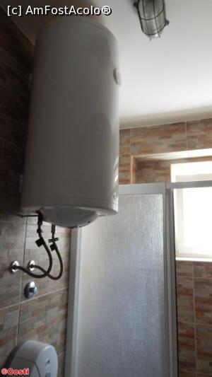 [P22] Pentru încălzirea apei la baie, se folosește un boiler electric.  » foto by Costi
 - 
<span class="allrVoted glyphicon glyphicon-heart hidden" id="av749681"></span>
<a class="m-l-10 hidden" id="sv749681" onclick="voting_Foto_DelVot(,749681,20401)" role="button">șterge vot <span class="glyphicon glyphicon-remove"></span></a>
<a id="v9749681" class=" c-red"  onclick="voting_Foto_SetVot(749681)" role="button"><span class="glyphicon glyphicon-heart-empty"></span> <b>LIKE</b> = Votează poza</a> <img class="hidden"  id="f749681W9" src="/imagini/loader.gif" border="0" /><span class="AjErrMes hidden" id="e749681ErM"></span>