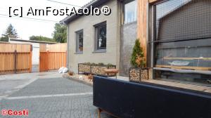 [P24] Curtea hostelului. Vedere spre stradă.  » foto by Costi
 - 
<span class="allrVoted glyphicon glyphicon-heart hidden" id="av749683"></span>
<a class="m-l-10 hidden" id="sv749683" onclick="voting_Foto_DelVot(,749683,20401)" role="button">șterge vot <span class="glyphicon glyphicon-remove"></span></a>
<a id="v9749683" class=" c-red"  onclick="voting_Foto_SetVot(749683)" role="button"><span class="glyphicon glyphicon-heart-empty"></span> <b>LIKE</b> = Votează poza</a> <img class="hidden"  id="f749683W9" src="/imagini/loader.gif" border="0" /><span class="AjErrMes hidden" id="e749683ErM"></span>