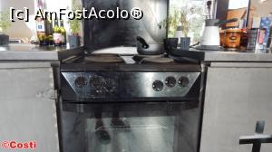 [P07] Pentru prepararea și încălzirea mâncărurilor, este disponibil un aragaz electric.  » foto by Costi
 - 
<span class="allrVoted glyphicon glyphicon-heart hidden" id="av749666"></span>
<a class="m-l-10 hidden" id="sv749666" onclick="voting_Foto_DelVot(,749666,20401)" role="button">șterge vot <span class="glyphicon glyphicon-remove"></span></a>
<a id="v9749666" class=" c-red"  onclick="voting_Foto_SetVot(749666)" role="button"><span class="glyphicon glyphicon-heart-empty"></span> <b>LIKE</b> = Votează poza</a> <img class="hidden"  id="f749666W9" src="/imagini/loader.gif" border="0" /><span class="AjErrMes hidden" id="e749666ErM"></span>