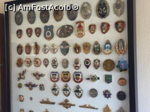 [P01] <s>medalii</s> insigne pe un panou in restaurant » foto by Dan&Ema
 - 
<span class="allrVoted glyphicon glyphicon-heart hidden" id="av828958"></span>
<a class="m-l-10 hidden" id="sv828958" onclick="voting_Foto_DelVot(,828958,20446)" role="button">șterge vot <span class="glyphicon glyphicon-remove"></span></a>
<a id="v9828958" class=" c-red"  onclick="voting_Foto_SetVot(828958)" role="button"><span class="glyphicon glyphicon-heart-empty"></span> <b>LIKE</b> = Votează poza</a> <img class="hidden"  id="f828958W9" src="/imagini/loader.gif" border="0" /><span class="AjErrMes hidden" id="e828958ErM"></span>