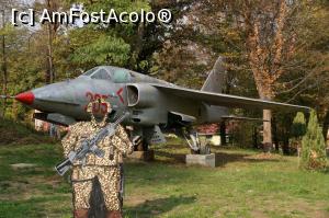 [P27] Avionul şi o machete de carton pentru cine doreşte foto 'funny'.  » foto by Utube
 - 
<span class="allrVoted glyphicon glyphicon-heart hidden" id="av830752"></span>
<a class="m-l-10 hidden" id="sv830752" onclick="voting_Foto_DelVot(,830752,20446)" role="button">șterge vot <span class="glyphicon glyphicon-remove"></span></a>
<a id="v9830752" class=" c-red"  onclick="voting_Foto_SetVot(830752)" role="button"><span class="glyphicon glyphicon-heart-empty"></span> <b>LIKE</b> = Votează poza</a> <img class="hidden"  id="f830752W9" src="/imagini/loader.gif" border="0" /><span class="AjErrMes hidden" id="e830752ErM"></span>