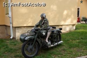 [P29] Un motociclist military.  » foto by Utube
 - 
<span class="allrVoted glyphicon glyphicon-heart hidden" id="av830754"></span>
<a class="m-l-10 hidden" id="sv830754" onclick="voting_Foto_DelVot(,830754,20446)" role="button">șterge vot <span class="glyphicon glyphicon-remove"></span></a>
<a id="v9830754" class=" c-red"  onclick="voting_Foto_SetVot(830754)" role="button"><span class="glyphicon glyphicon-heart-empty"></span> <b>LIKE</b> = Votează poza</a> <img class="hidden"  id="f830754W9" src="/imagini/loader.gif" border="0" /><span class="AjErrMes hidden" id="e830754ErM"></span>
