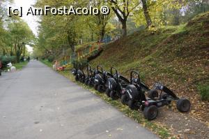 [P35] Se pot închiria, contra cost, pentru o plimbare prin parc.  » foto by Utube
 - 
<span class="allrVoted glyphicon glyphicon-heart hidden" id="av830760"></span>
<a class="m-l-10 hidden" id="sv830760" onclick="voting_Foto_DelVot(,830760,20446)" role="button">șterge vot <span class="glyphicon glyphicon-remove"></span></a>
<a id="v9830760" class=" c-red"  onclick="voting_Foto_SetVot(830760)" role="button"><span class="glyphicon glyphicon-heart-empty"></span> <b>LIKE</b> = Votează poza</a> <img class="hidden"  id="f830760W9" src="/imagini/loader.gif" border="0" /><span class="AjErrMes hidden" id="e830760ErM"></span>