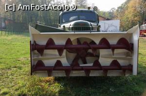 [P95] Utilaj militar de deszăpezire.  » foto by Utube
 - 
<span class="allrVoted glyphicon glyphicon-heart hidden" id="av830820"></span>
<a class="m-l-10 hidden" id="sv830820" onclick="voting_Foto_DelVot(,830820,20446)" role="button">șterge vot <span class="glyphicon glyphicon-remove"></span></a>
<a id="v9830820" class=" c-red"  onclick="voting_Foto_SetVot(830820)" role="button"><span class="glyphicon glyphicon-heart-empty"></span> <b>LIKE</b> = Votează poza</a> <img class="hidden"  id="f830820W9" src="/imagini/loader.gif" border="0" /><span class="AjErrMes hidden" id="e830820ErM"></span>