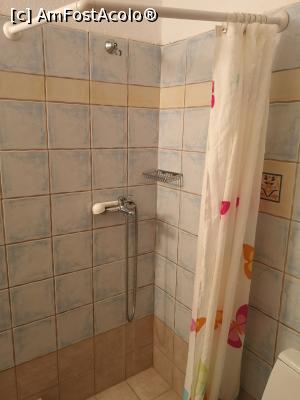 [P07] Dușul nu e ultima fiță. Dar faianța de exemplu are marginea ondulată și culoarea asta ștearsă, în degrade cumva, din fabrică. Deosebită » foto by fra
 - 
<span class="allrVoted glyphicon glyphicon-heart hidden" id="av1131294"></span>
<a class="m-l-10 hidden" id="sv1131294" onclick="voting_Foto_DelVot(,1131294,20449)" role="button">șterge vot <span class="glyphicon glyphicon-remove"></span></a>
<a id="v91131294" class=" c-red"  onclick="voting_Foto_SetVot(1131294)" role="button"><span class="glyphicon glyphicon-heart-empty"></span> <b>LIKE</b> = Votează poza</a> <img class="hidden"  id="f1131294W9" src="/imagini/loader.gif" border="0" /><span class="AjErrMes hidden" id="e1131294ErM"></span>