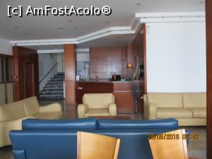 [P08] Receptia, scara și usa catre lift vazute de la bar.  » foto by elviramvio
 - 
<span class="allrVoted glyphicon glyphicon-heart hidden" id="av753932"></span>
<a class="m-l-10 hidden" id="sv753932" onclick="voting_Foto_DelVot(,753932,20457)" role="button">șterge vot <span class="glyphicon glyphicon-remove"></span></a>
<a id="v9753932" class=" c-red"  onclick="voting_Foto_SetVot(753932)" role="button"><span class="glyphicon glyphicon-heart-empty"></span> <b>LIKE</b> = Votează poza</a> <img class="hidden"  id="f753932W9" src="/imagini/loader.gif" border="0" /><span class="AjErrMes hidden" id="e753932ErM"></span>