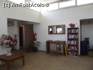 [P31] O mică bibliotecă în holul Daphne Hotel Apartments » foto by irinad
 - 
<span class="allrVoted glyphicon glyphicon-heart hidden" id="av971156"></span>
<a class="m-l-10 hidden" id="sv971156" onclick="voting_Foto_DelVot(,971156,20458)" role="button">șterge vot <span class="glyphicon glyphicon-remove"></span></a>
<a id="v9971156" class=" c-red"  onclick="voting_Foto_SetVot(971156)" role="button"><span class="glyphicon glyphicon-heart-empty"></span> <b>LIKE</b> = Votează poza</a> <img class="hidden"  id="f971156W9" src="/imagini/loader.gif" border="0" /><span class="AjErrMes hidden" id="e971156ErM"></span>
