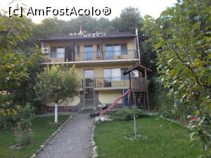[P04] Pensiunea aflată în ,,fundul curţii', departe de orice zgomot.  » foto by marius gaudi*
 - 
<span class="allrVoted glyphicon glyphicon-heart hidden" id="av827902"></span>
<a class="m-l-10 hidden" id="sv827902" onclick="voting_Foto_DelVot(,827902,20465)" role="button">șterge vot <span class="glyphicon glyphicon-remove"></span></a>
<a id="v9827902" class=" c-red"  onclick="voting_Foto_SetVot(827902)" role="button"><span class="glyphicon glyphicon-heart-empty"></span> <b>LIKE</b> = Votează poza</a> <img class="hidden"  id="f827902W9" src="/imagini/loader.gif" border="0" /><span class="AjErrMes hidden" id="e827902ErM"></span>