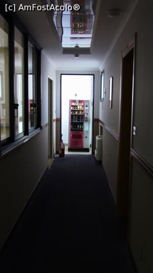 [P15] Tonomat cu băuturi răcoritoare, bere, apă plată și sandvișuri exista pe fiecare etaj la capătul culoarului. Totul contracost, firește.  » foto by ovidiuyepi
 - 
<span class="allrVoted glyphicon glyphicon-heart hidden" id="av883905"></span>
<a class="m-l-10 hidden" id="sv883905" onclick="voting_Foto_DelVot(,883905,20505)" role="button">șterge vot <span class="glyphicon glyphicon-remove"></span></a>
<a id="v9883905" class=" c-red"  onclick="voting_Foto_SetVot(883905)" role="button"><span class="glyphicon glyphicon-heart-empty"></span> <b>LIKE</b> = Votează poza</a> <img class="hidden"  id="f883905W9" src="/imagini/loader.gif" border="0" /><span class="AjErrMes hidden" id="e883905ErM"></span>